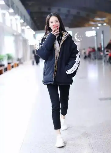 明星上脚丨钟楚曦上脚aj11"婚鞋",林志玲婚后甜蜜上脚粉色匡威