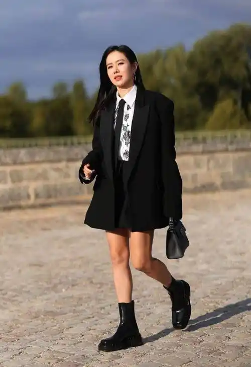 孙艺珍手机壁纸是儿子照片,皮肤白皙,眼睛很大非常可爱