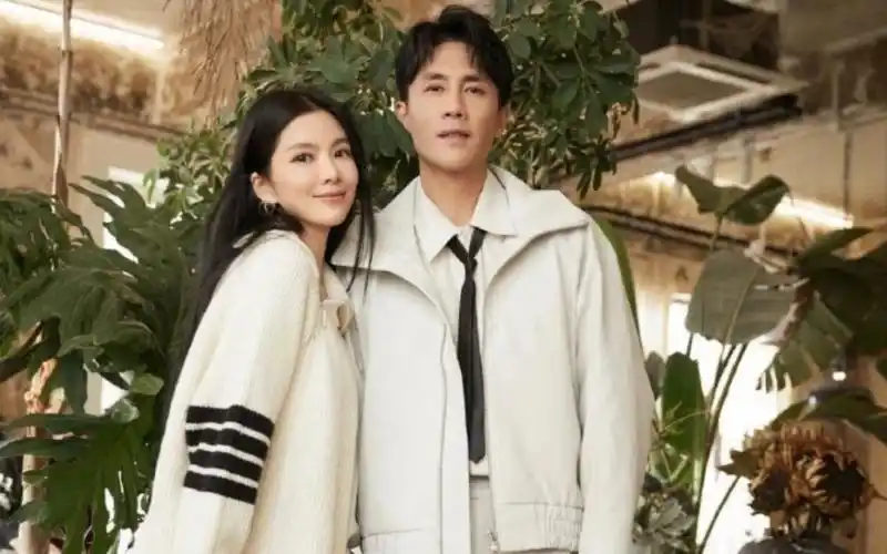 杜淳老婆王灿情人节秀恩爱,底下评论区有网友酸"看你们啥时候离婚哈哈