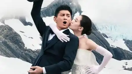 吴奇隆带儿子出门玩耍,单手抱娃爸爸力十足,4岁步步身高瞩目