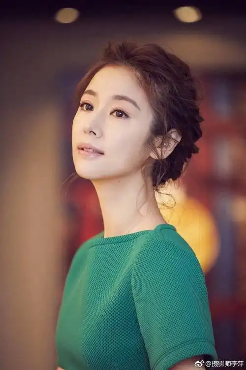 今天的林心如,为什么她这个年纪编这个头发一点不.