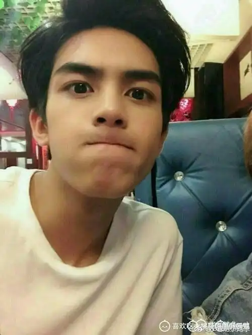 求宋威龙生图自拍生活照