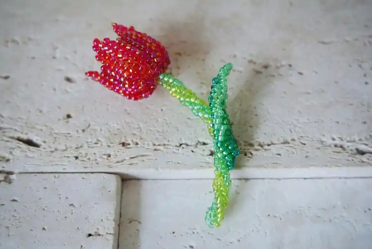 顺便发一下之前的串珠小花手链.童趣满满祝大家周末愉快呀#手工串珠