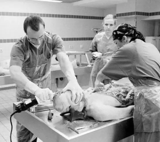 世界上执行死刑怎么都死不掉的几位牛人,有一位身中9枪还活着