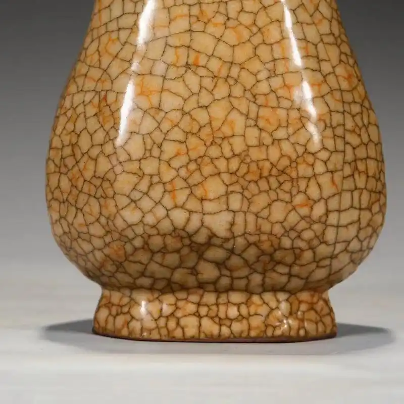 哥窑米黄釉银口八方贯耳瓶"瀛台 静憩轩用" 高20.5公分 肚径11.