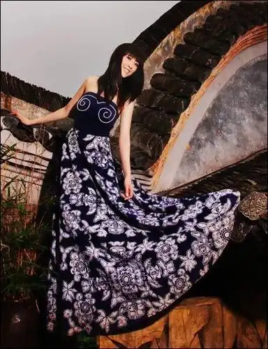 图文-凤凰宝贝10号张琳琳写真 古城一角高挑淑女