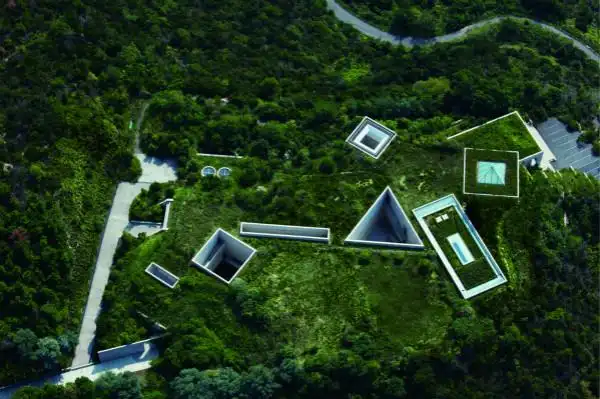 安藤忠雄  地中美术馆 2004 年