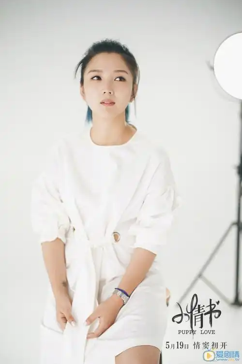 何洁机场路透照 何洁图片写真-明星库 | 天天影视网