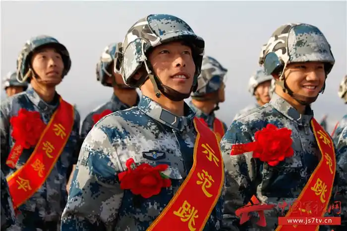 high翻全场看空降新兵如何实现人生第一跳