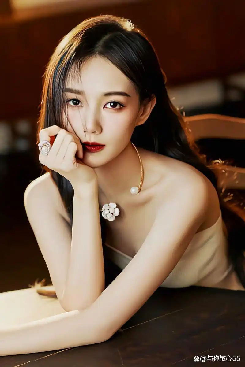 李一桐(1990年9月6日),山东省济南市人,中国内地女演员