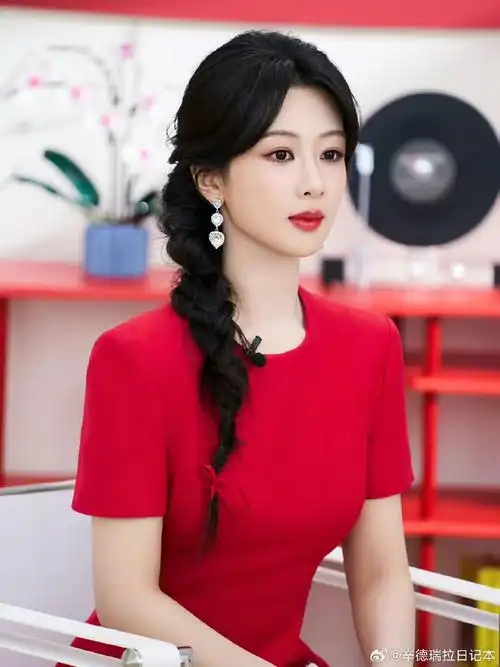 杨紫有刘海90没刘海,对比好明显!有刘海温婉知性