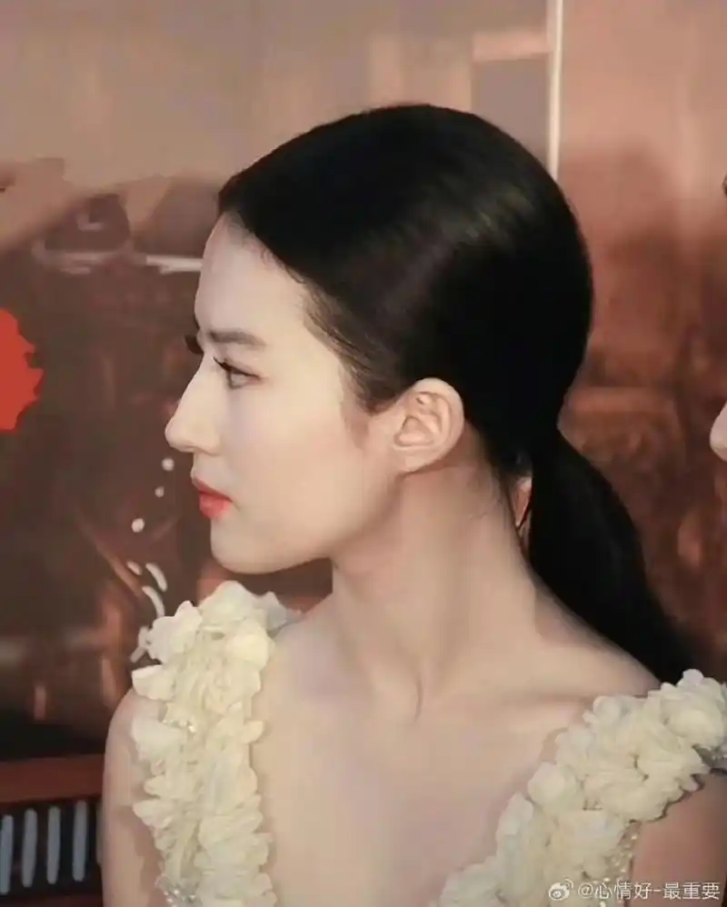 好圆的一颗头.#刘亦菲绝美侧颜图 #刘亦菲 #刘亦菲头像 - 抖音