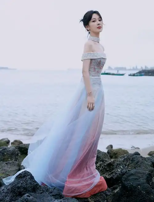 杨紫穿紫色系礼服,要我怎么夸嘞,俩字,安排!