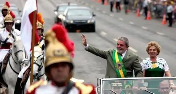 但是值得关注的是,巴西的黑人大部分其实没有那么黑,跟美国黑人差不多