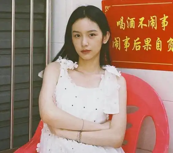 看了周也的生活照后,我终于理解了什么叫绝对美貌