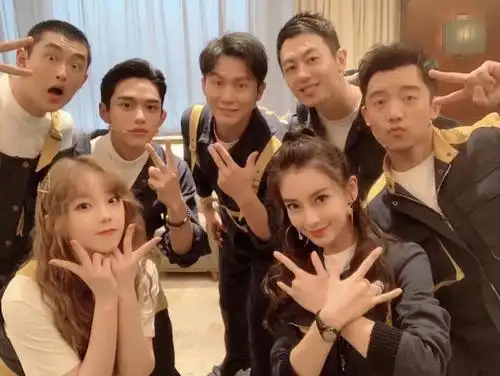 奔跑吧全新阵容合体亮相春推会兄弟团默契升级火花迸发