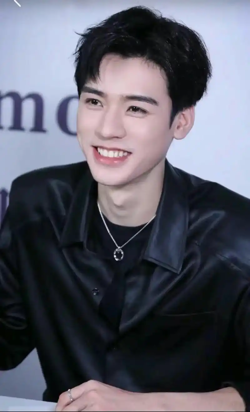 龚俊 #治愈系笑容 望周知,我追的是人不是剧,龚俊演啥我看