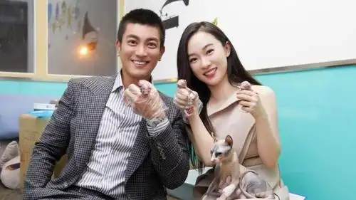 03:20 女朋友哭了怎么办?朱正廷王晰示范怎么哄太让人无语! 877.