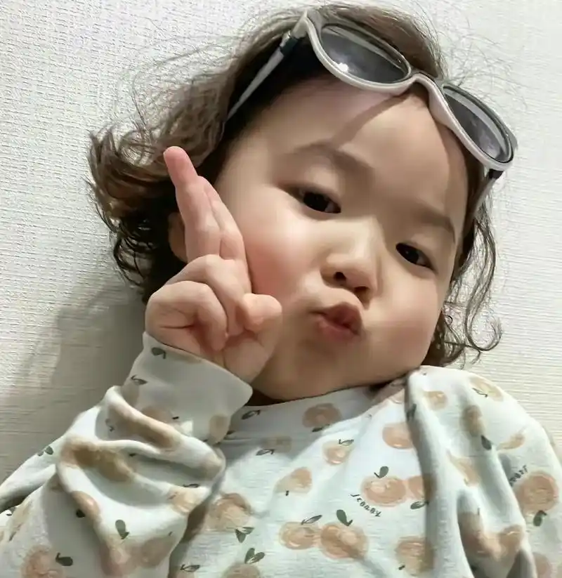 可爱的夏温.她都大姨妈哭辽~~~#夏温表情包 #黄夏温 爱夏 - 抖音