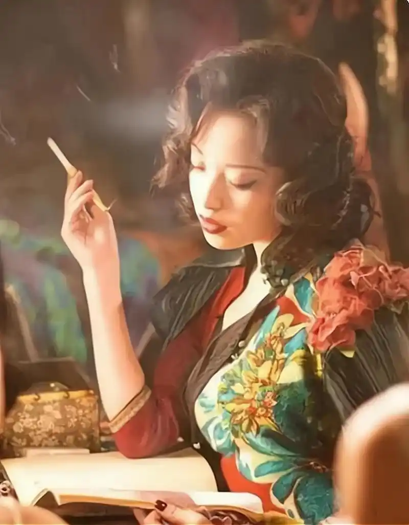 男人喜欢窥视女人,女人喜欢被男人掌控,你情我愿的偷