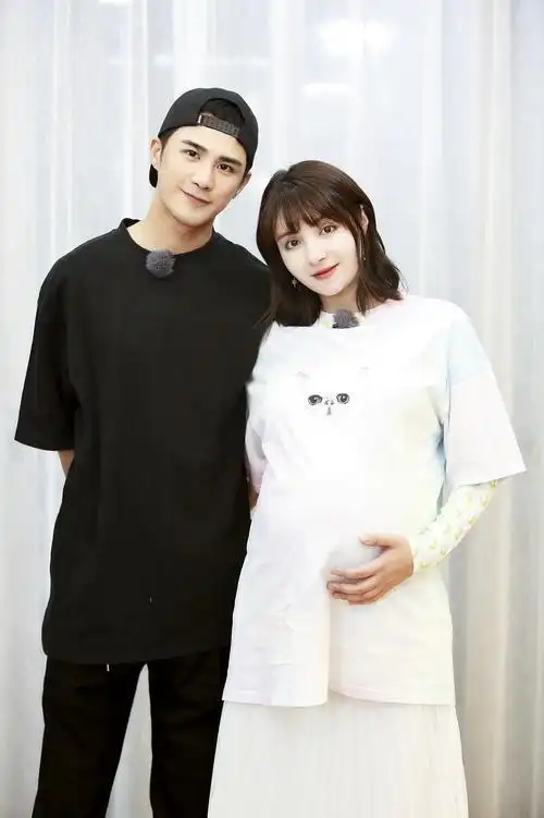 姜潮官宣二胎女儿诞生,女儿出生日正是妻子生日,一家四口太温馨