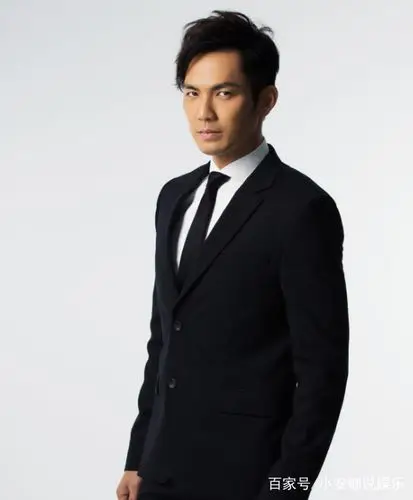 本以为钟汉良穿古装已经很帅了,直到他换上了西装