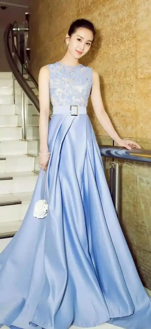 刘诗诗写真壁纸,好多款礼服,每一张图片都好美