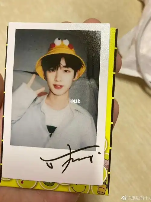 出丁程鑫五一拍立得小卡免费送你2挡板