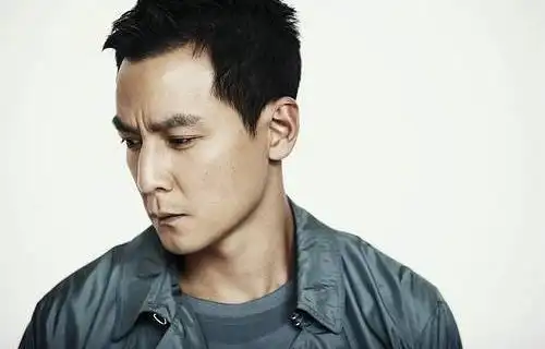 6月5日,吴彦祖在微博首度公开女儿的正面清晰照