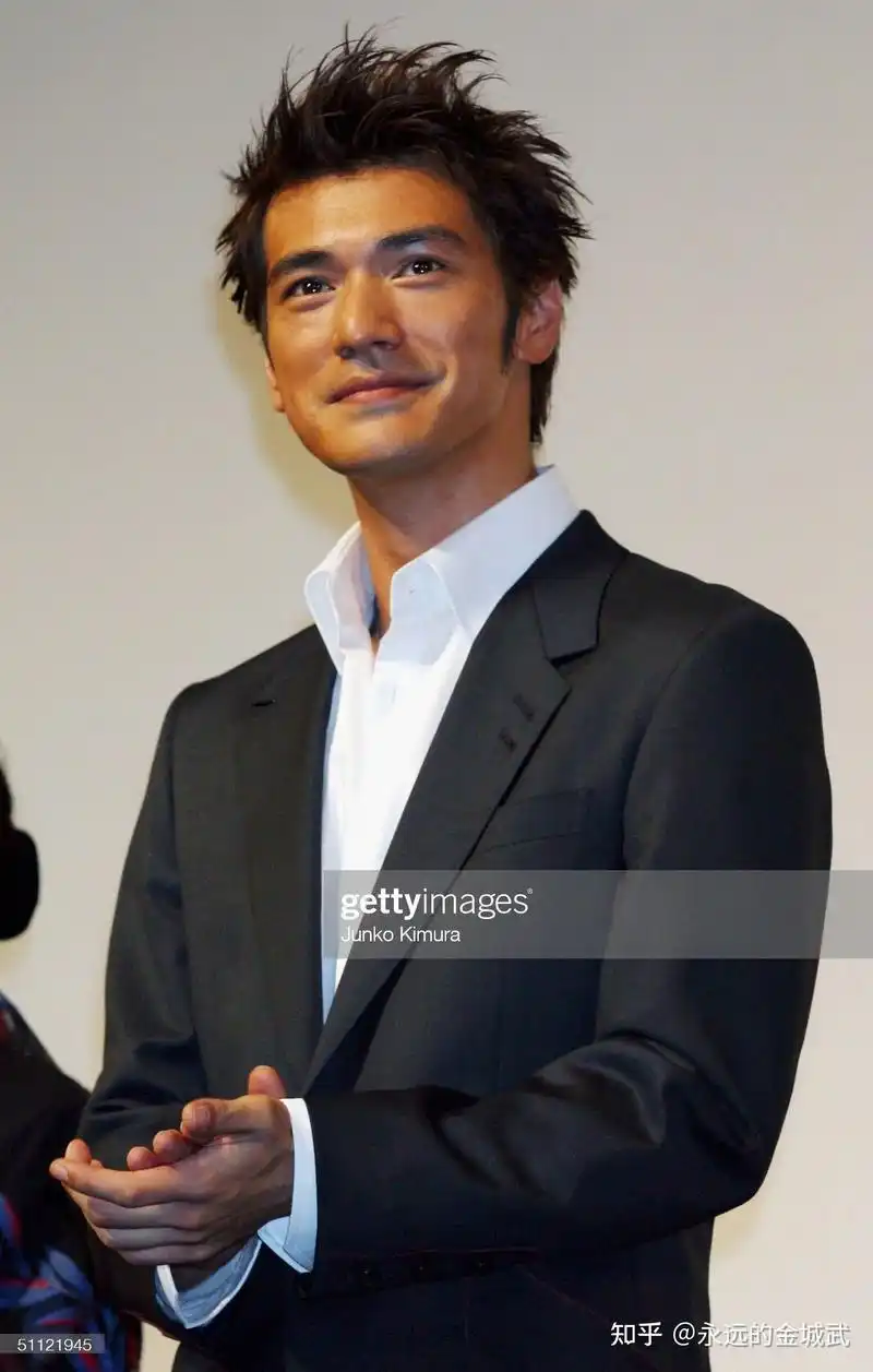 金城武的永远.#西装革履 #电影感 #侧颜 #硬照 - 抖音