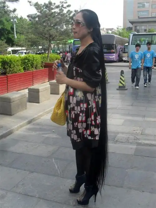 这位超长发女是唐菲吗?