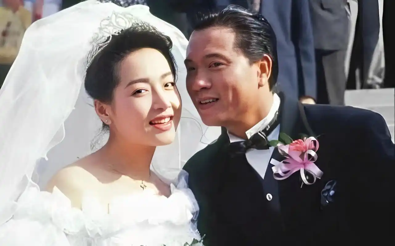 然而,他们结婚后不久,万梓良和恬妞宣布离婚四年后,由于他们的性格不