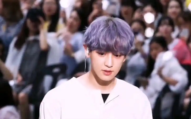 灿烈在发光啊 紫发简直太仙了_哔哩哔哩_bilibili