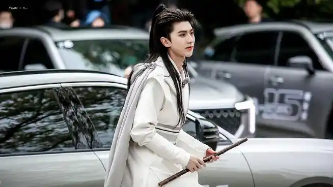 奔跑吧蔡徐坤##蔡徐坤白衣古装造型