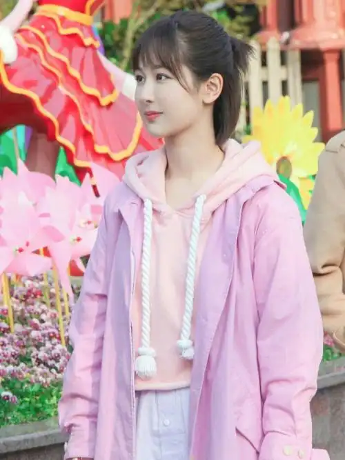 亲爱的热爱的杨紫青春活力满满