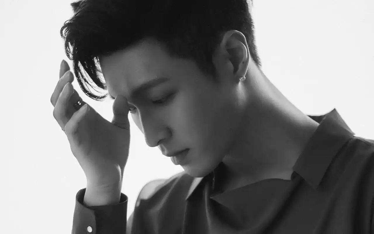 张艺兴衬衣魅力帅气写真图片桌面壁纸