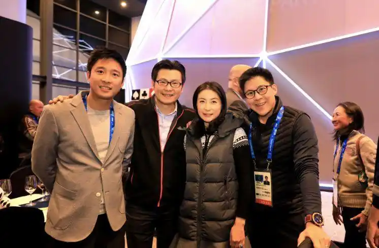 阿里巴巴冬奥之夜明星云集,郭晶晶霍启刚夫妇现身,穿的也太朴素了吧!