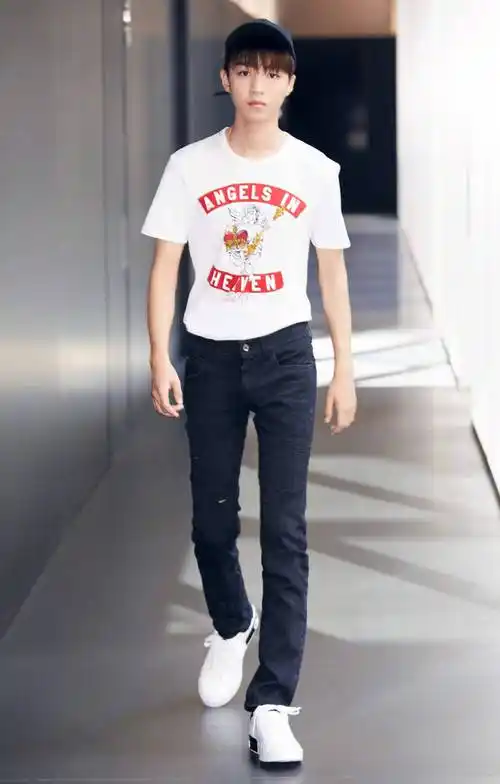 上一年穿过的小白鞋的命运是被另一双小白鞋替代_from_stan_王俊凯