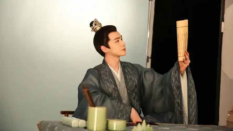 卿卿日常 白敬亭 古装 看书 剧照 4k壁纸