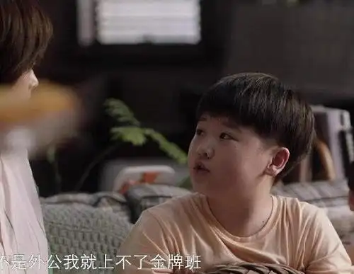 《小舍得》里有三位小演员戏份最多,夏欢欢,颜子