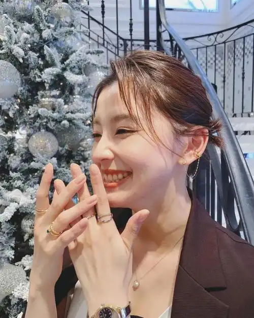 日本美女照片(日本美少女穿火辣比基尼打架爆红?网友怒赞:这大长腿…)