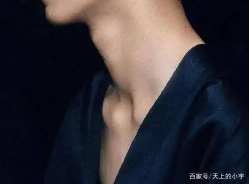 王俊凯致命锁骨杀照片,遇到美好的你,瞬间怦然心动!