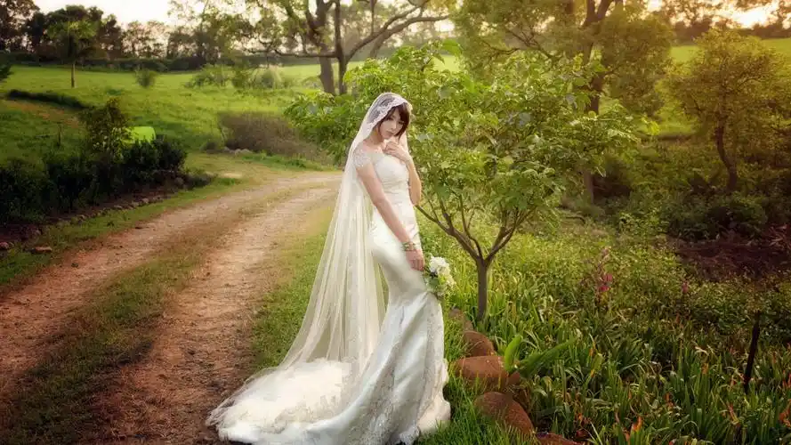女孩 婚纱 鲜花 唯美外景婚纱桌面壁纸