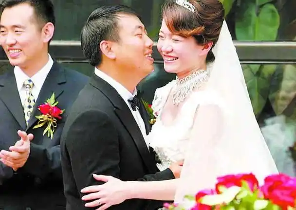 回顾刘国梁妻子王瑾为爱退出国家队身价上亿婆婆把她当女儿疼