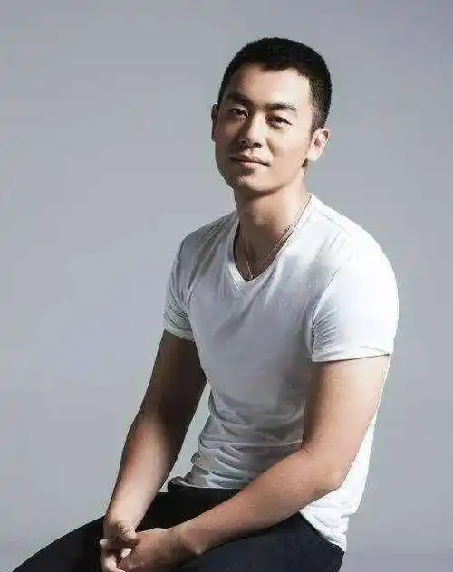 实力硬汉朱亚文,和他一起搭戏的女明星,都在戏中有着迷之cp感_余占鳌