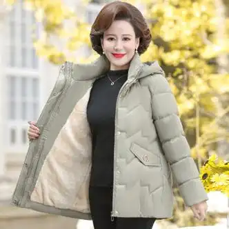 尝居妈妈羽绒服50到60岁冬装短款洋气时尚外套新款中老年加厚保暖上衣
