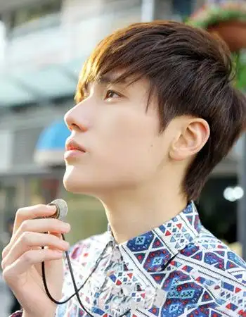 小清新男生的短发图片时尚的男生短发发型