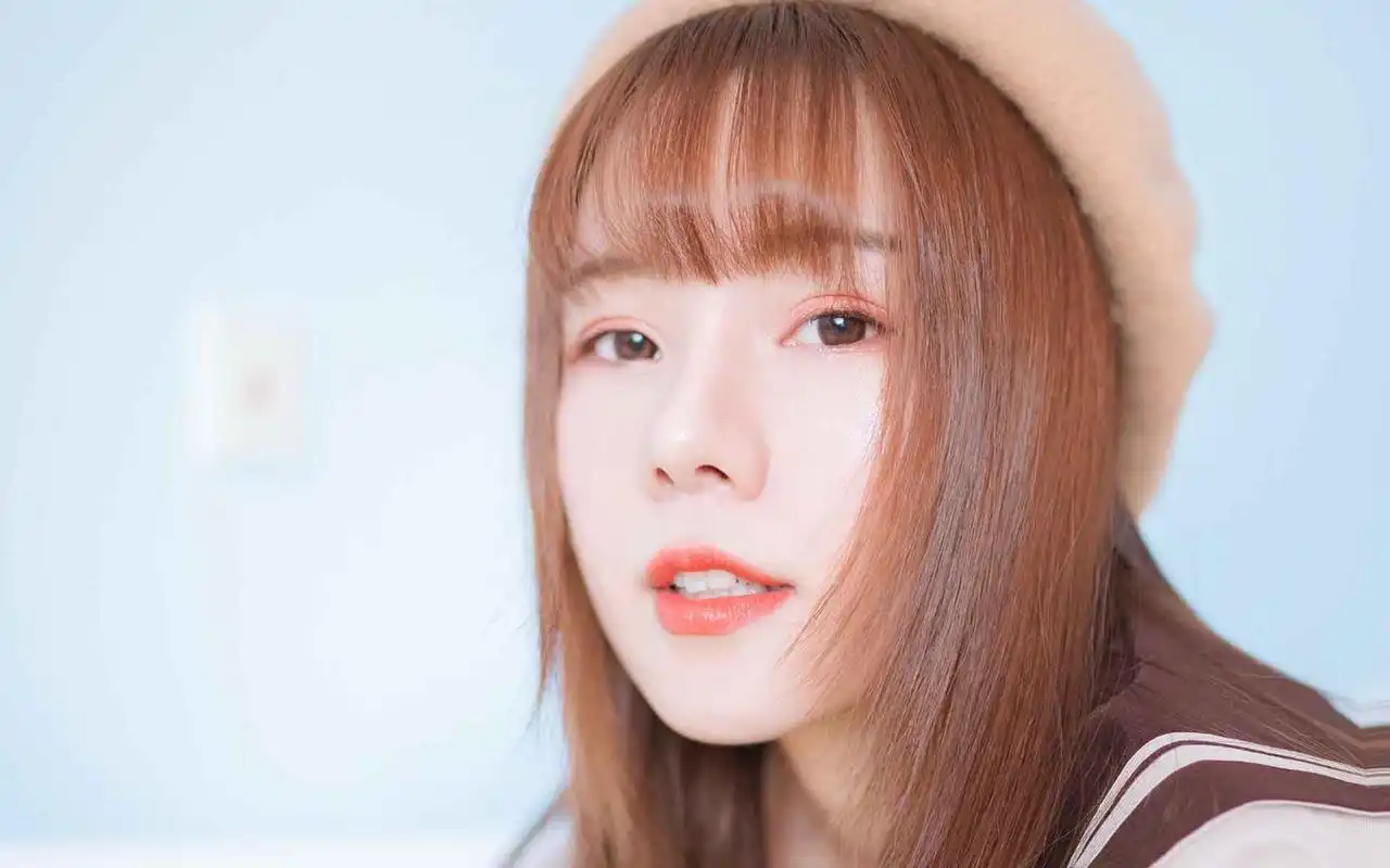 可爱水手服美女唯美高清桌面壁纸