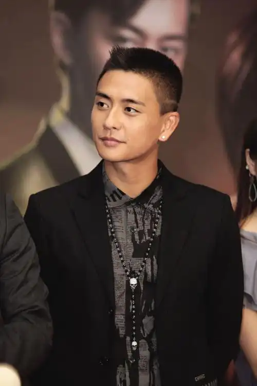 谢君豪年轻时候的照片