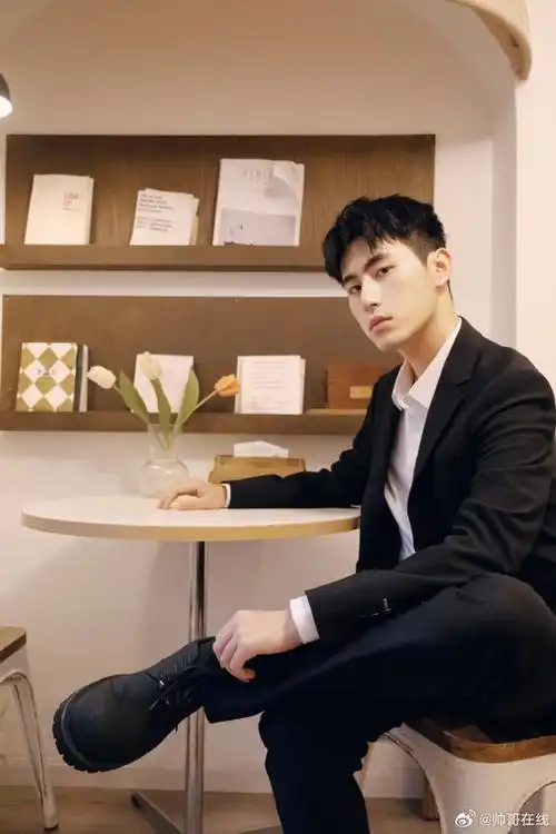 白衬衫帅哥##正装控##帅哥